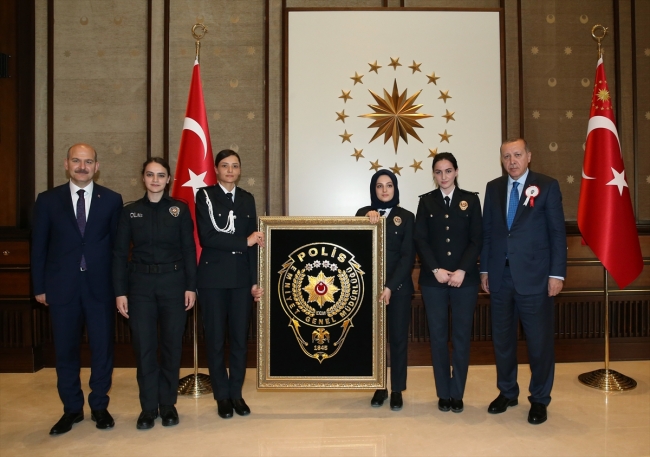 Özel Harekat polisleri Cumhurbaşkanlığı Külliyesi'ne helikopterle indi